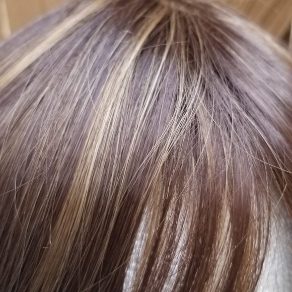 Short Brown With Highlights ☆ Fast Shipping ♡ - Picture 4 of 8